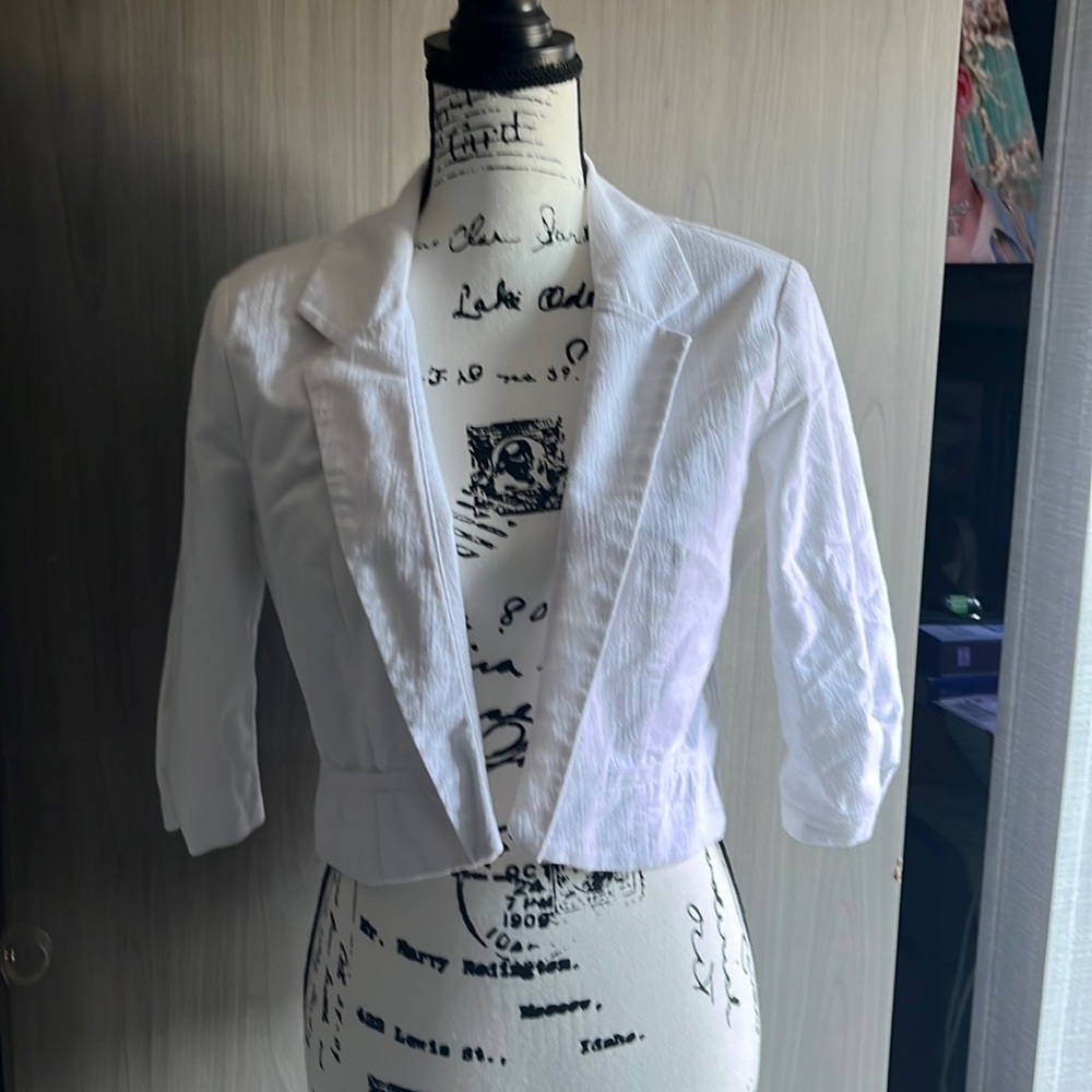 White, crop half sleeve blazer